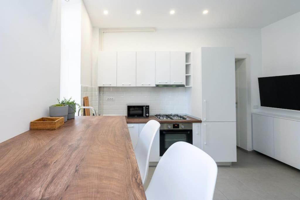 Holiday Vibe - 2R Apartment In Piata Romana Bucareste Exterior foto